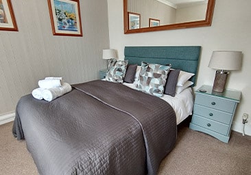 Hotel quality king size bed with en-suite and river view, B&B in Beddgelert, Snowdonia, North Wales
